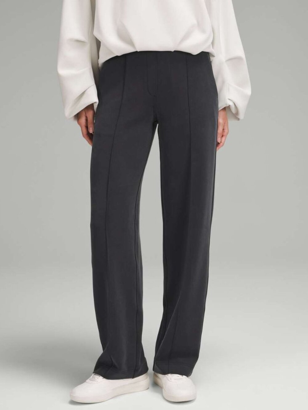 Lululemon Softstreme Pintuck Mid-Rise Pant Short XXS
